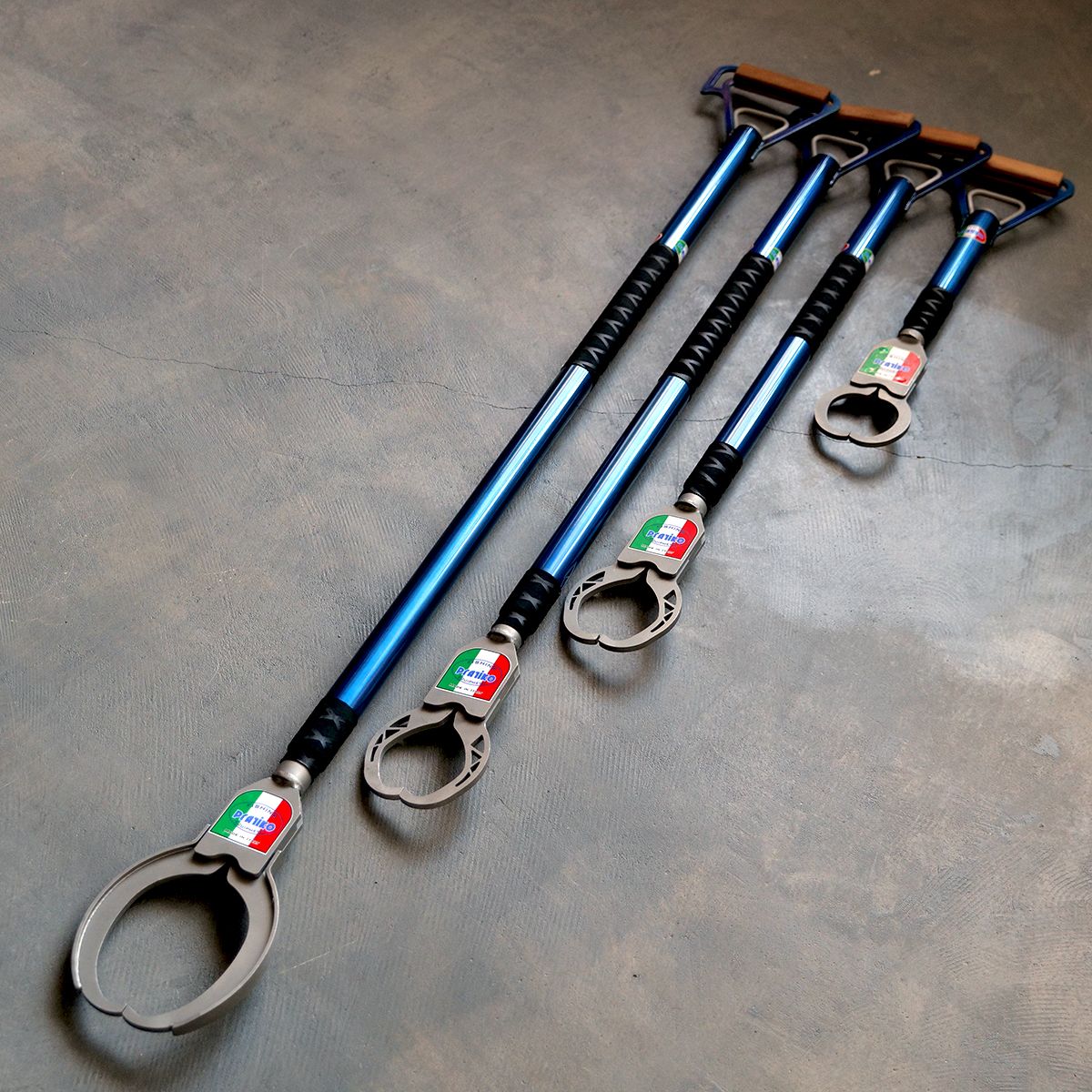 The PRATIKO releaser in a range of sizes (metallic navy)
